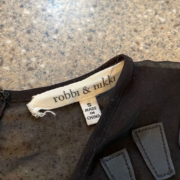 ROBBI & NIKKI Asymmetrical Sheer Top - Picture 2 of 11